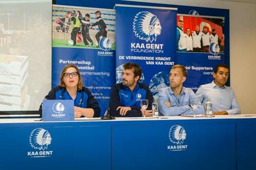 Stafmedewerkers Ellen De Jans en Pierre Van der veken, geflankeerd door Jasper Truyens (VUB, Sport & Society) en Stijn Van Bever (Pro League) (Foto: James Arthur)