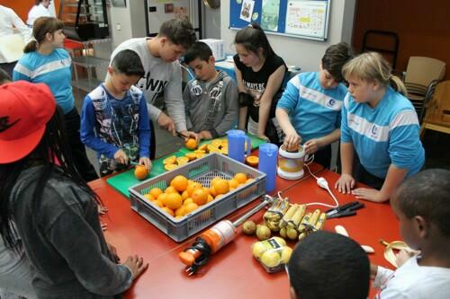Kinderen maken in de Buffalo League kennis met gezonde voeding. Eén van de facetten van dit sport+ buurtproject.