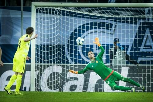 Kums trapt de winning goal tegen Valencia binnen op penalty