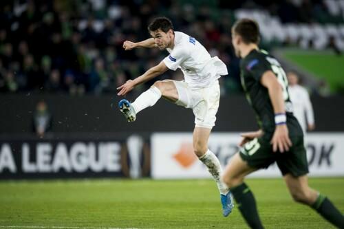 Roman Yaremchuk knalt ons terug in de wedstrijd op Wolfsburg.