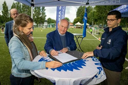 Sofie Bracke (voorzitter KAA Gent Foundation), Ivan De Witte (voorzitter KAA Gent) en Wim Beelaert (algemeen coördinator KAA Gent Foundation)