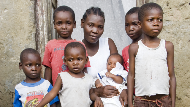 Bezoek samen met de Pro League de projecten van SOS Kinderdorpen in Kinshasa