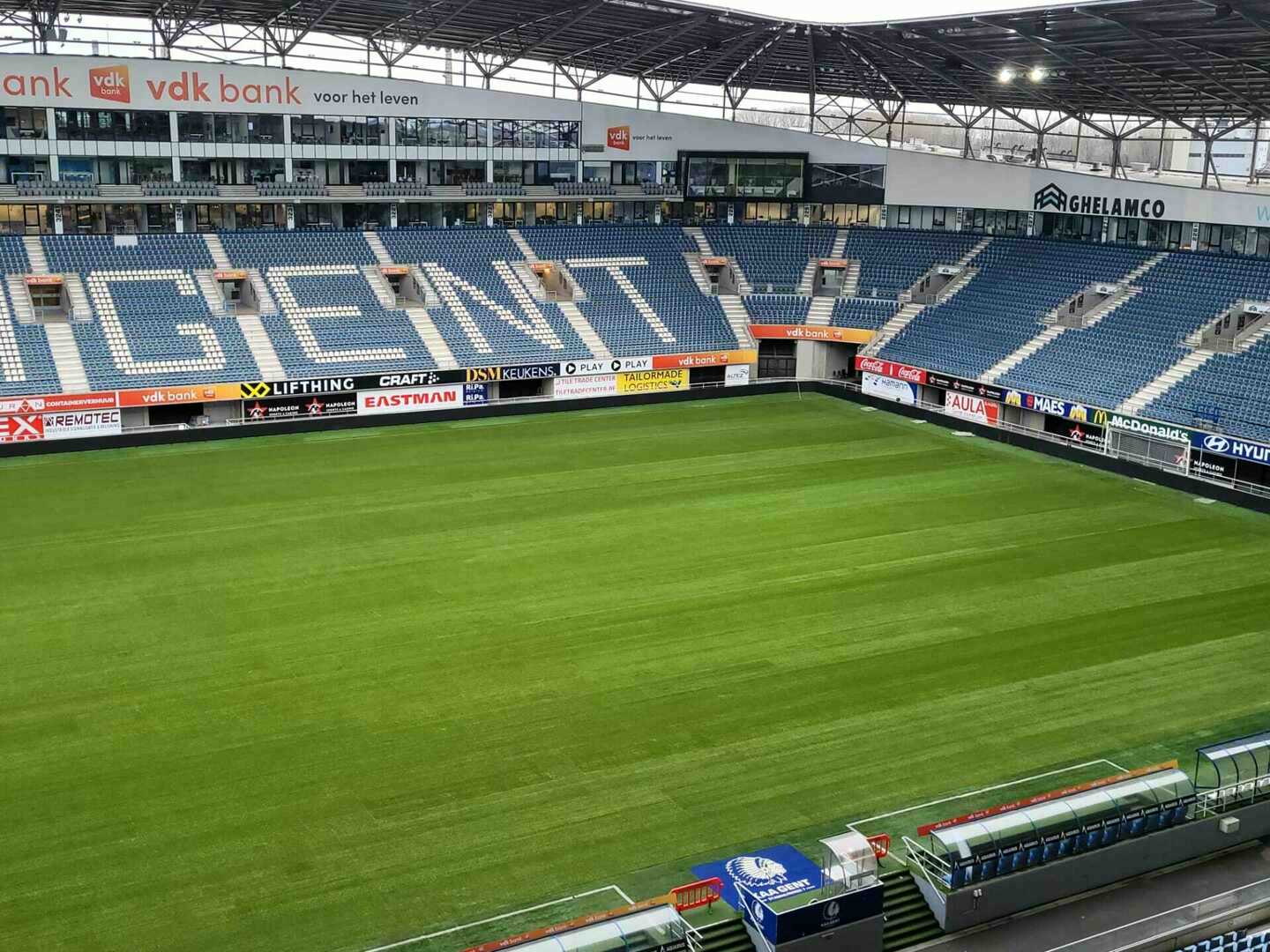 Nieuwe grasmat in de Ghelamco Arena