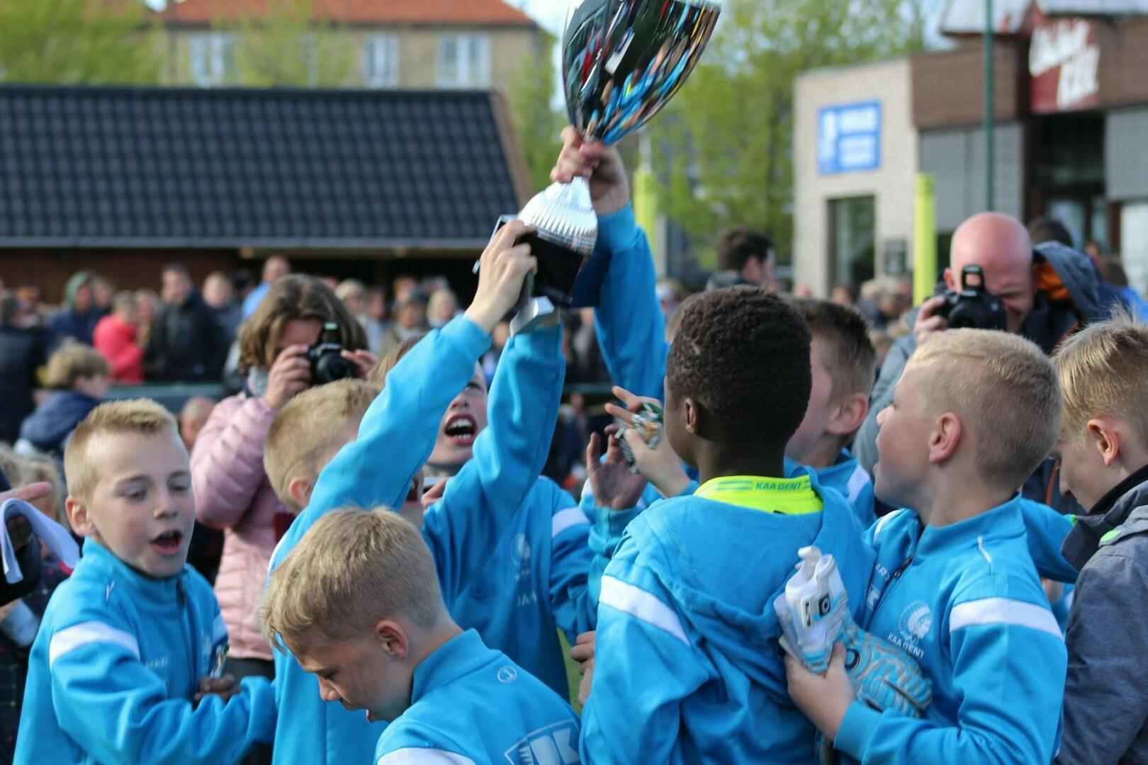 U 10 winnaar van het tornooi te Koksijde