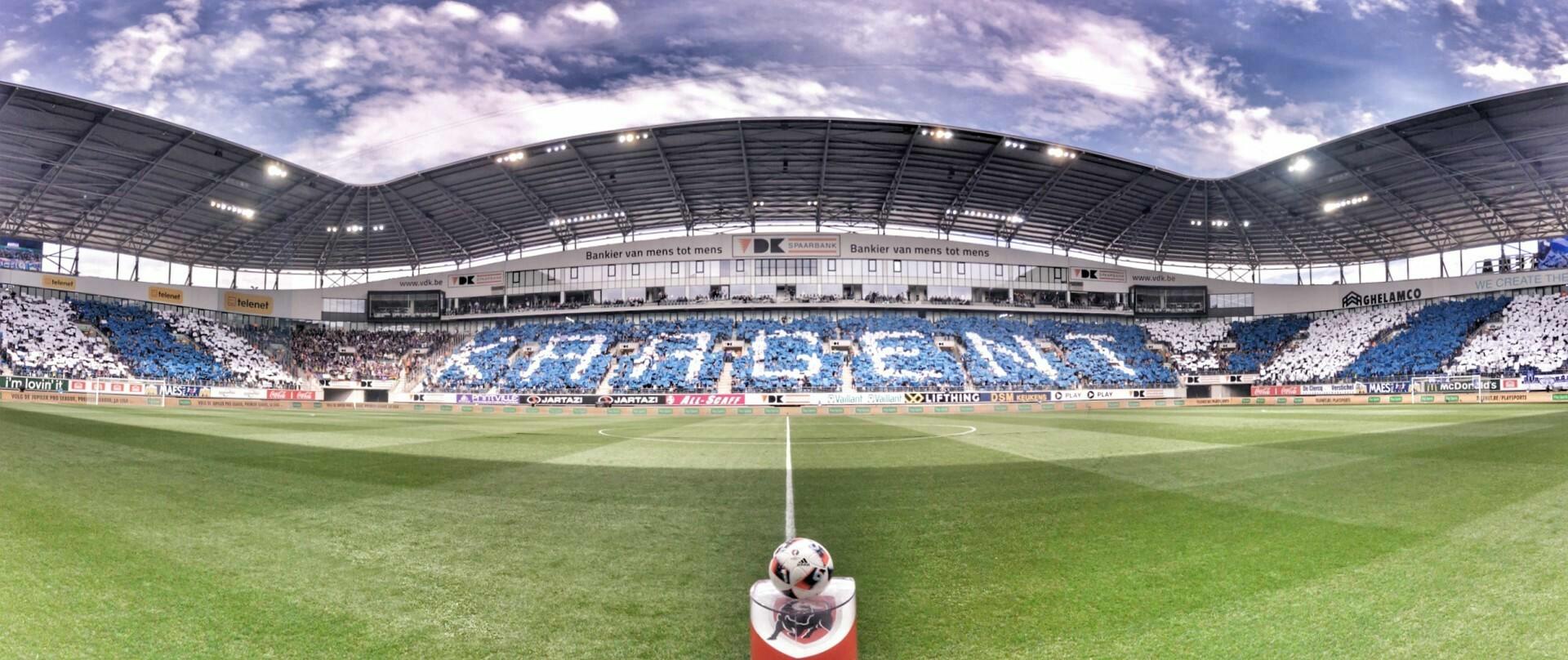 Succesvolle eerste tifo in Ghelamco Arena