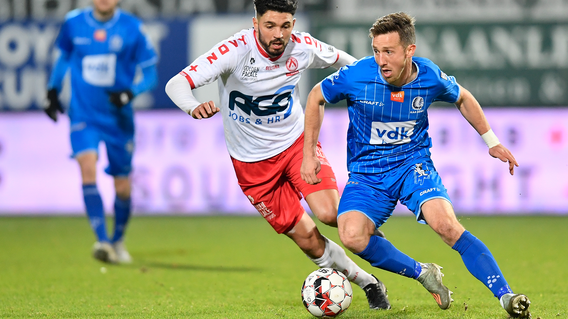 KAA Gent pakt vlotte 0-2 zege bij KV Kortrijk