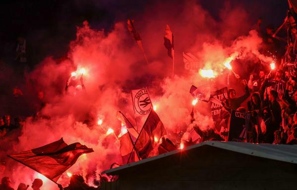 3.000 euro boete voor pyro op Union