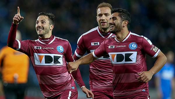 KAA Gent blijft op kop na moeilijke zege op Genk