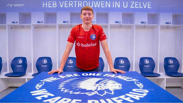 Eerste contract Noa Vandenabeele