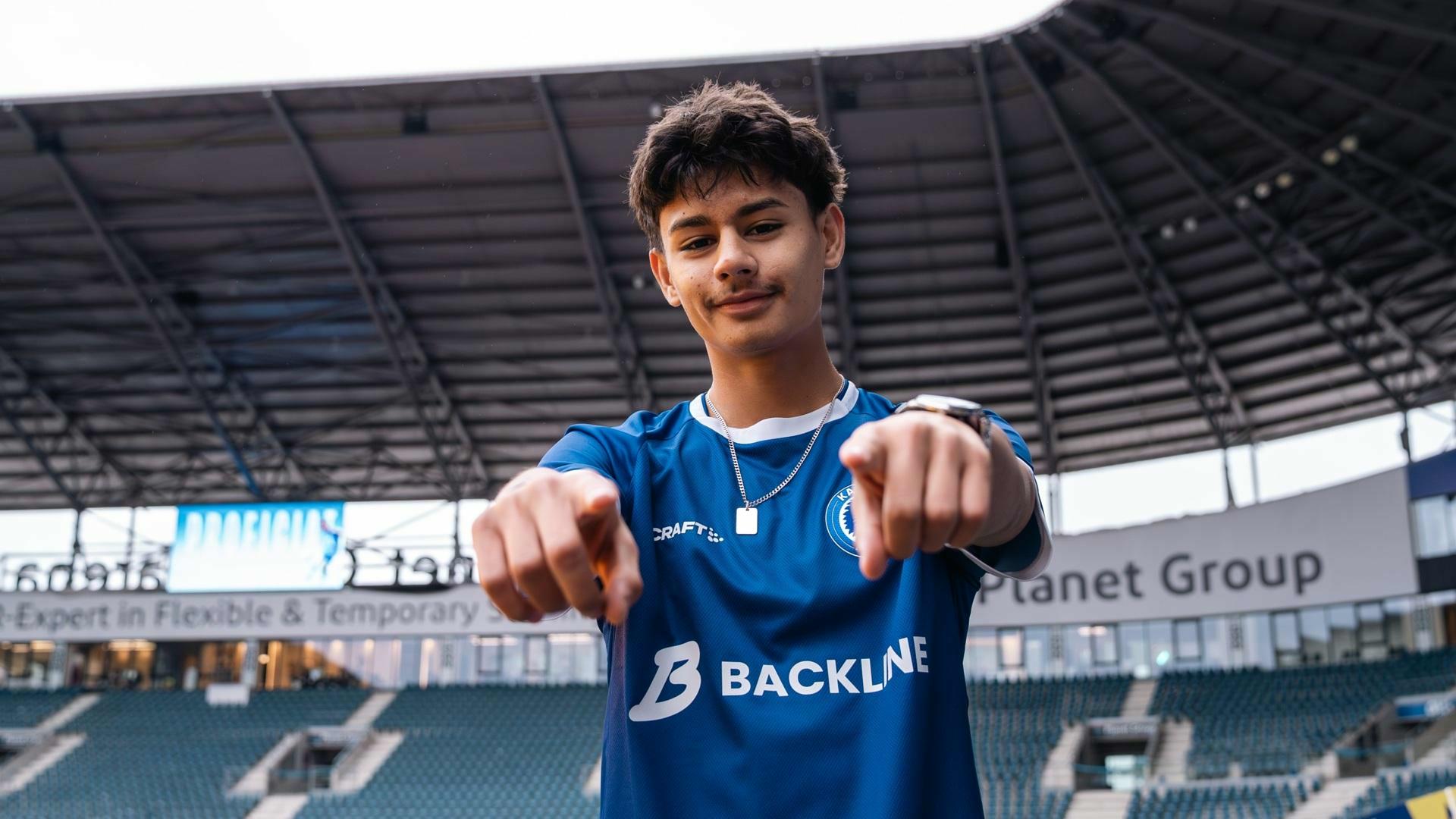 Victor Vandenbroucke tekent contract