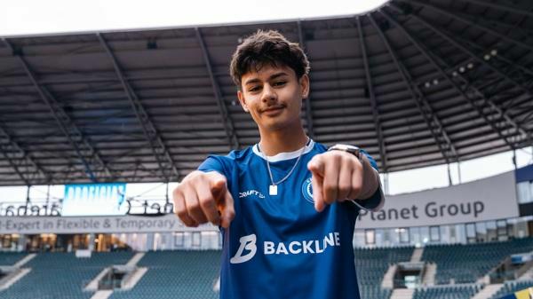 Victor Vandenbroucke tekent contract