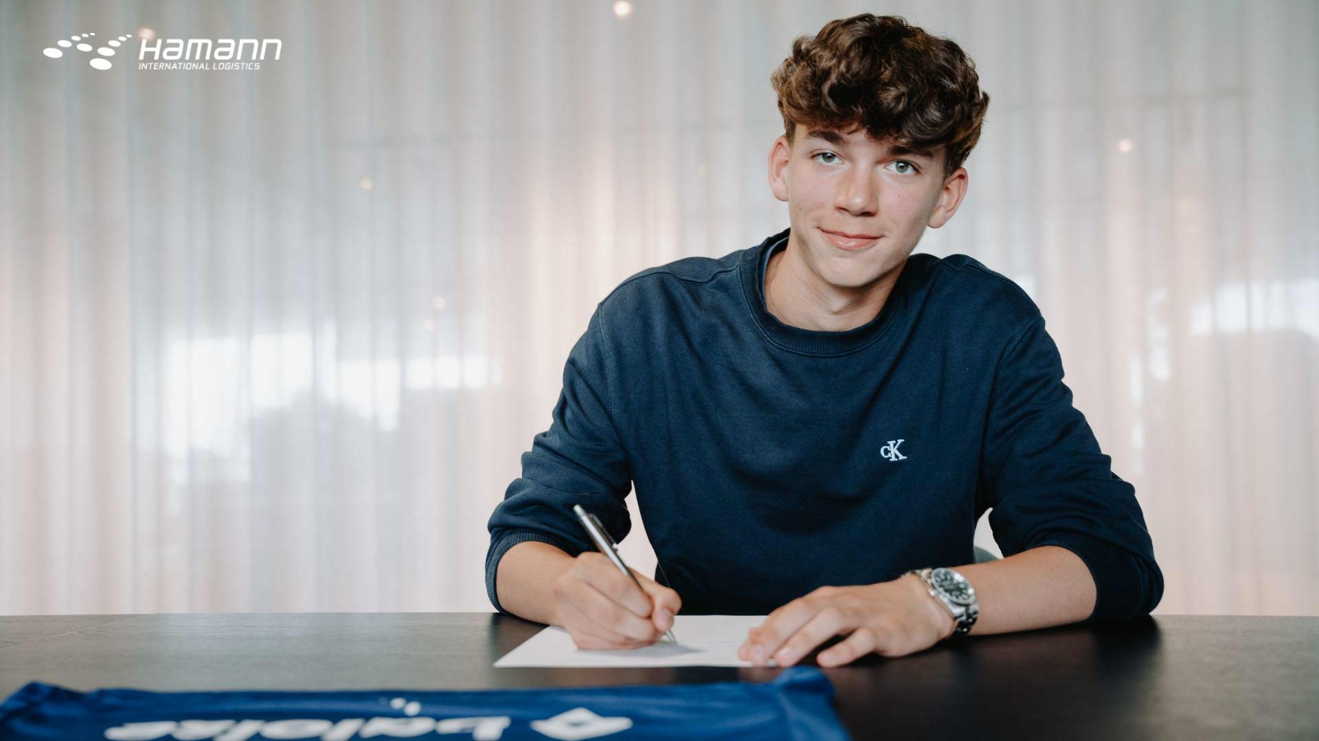 De Spiegeleer tekent profcontract